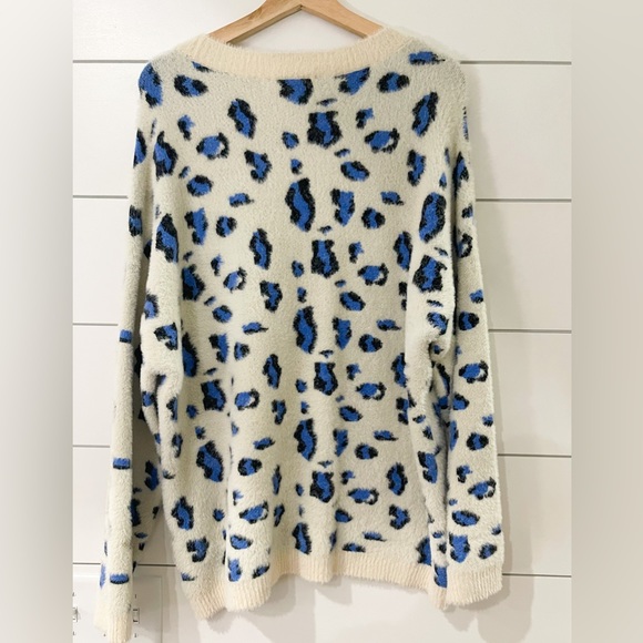 Cheetah Print Sweater - Size Large - Picture 2 of 10